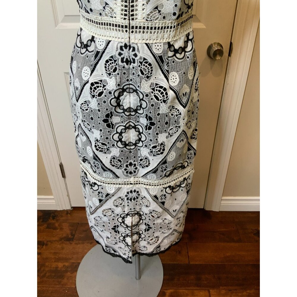 Alexis Black & White Floral Lace Sleeveless Midi Dress, Size Medium - Picture 9 of 10